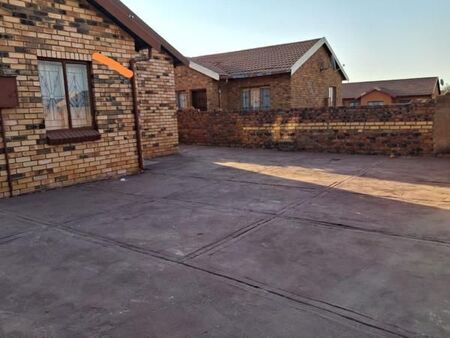 2 Bedroom House in Soshanguve Ff