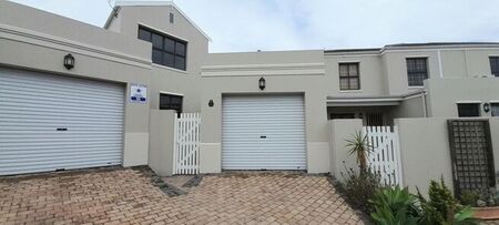 3 Bedroom duplex townhouse - sectional to rent in Royal Ascot, Milnerton