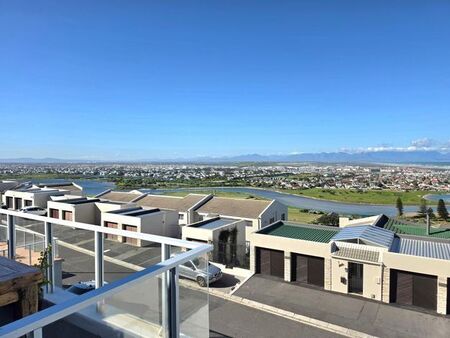 2 Bedroom flat to rent in Muizenberg, Cape Town