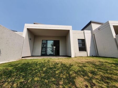 3 Bedroom townhouse - sectional to rent in Jackal Creek Golf Estate, Randburg