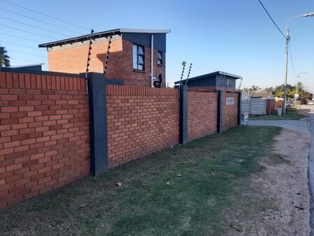 2 Bedroom duplex townhouse - sectional to rent in Overbaakens, Port Elizabeth