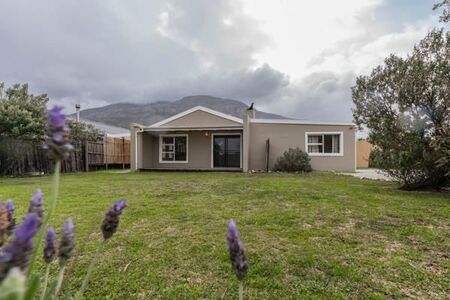 4 Bedroom House in Bettys Bay