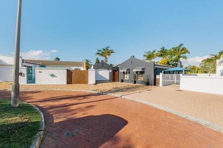 4 Bedroom House in Plattekloof Glen