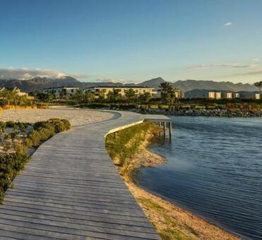 1 Bedroom Apartment in Somerset Lakes