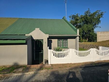 2 Bedroom Townhouse in Caversham Glen