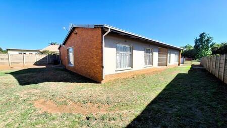 3 Bedroom House in Vanderbijlpark Ce3