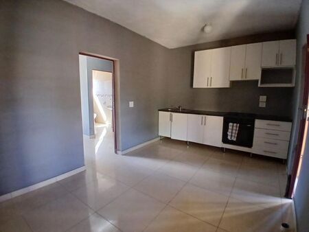 1 Bedroom block of flats to rent in Southernwood, Mthatha