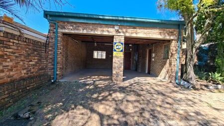3 Bedroom townhouse - sectional to rent in Constantia Park, Pretoria