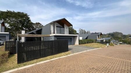 3 Bedroom duplex townhouse - sectional to rent in Albany, Hillcrest