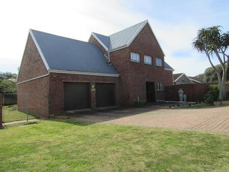 5 Bedroom House in Fraaiuitsig