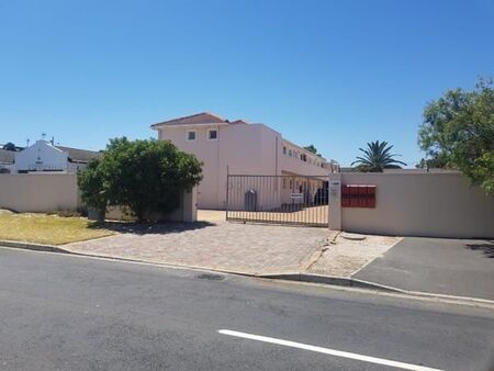 1 Bedroom Apartment in Table View