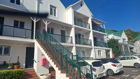 2 Bedroom Apartment in Hout Bay Central