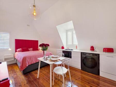 Bachelor apartment in Cape Town City Centre
