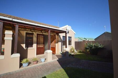 2 Bedroom Townhouse in Strand South
