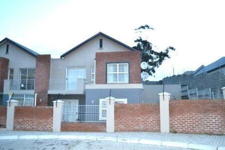 2 Bedroom Duplex in Brackenfell South