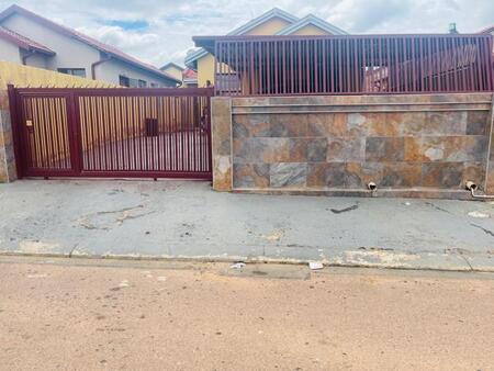 2 Bedroom House in Soshanguve East Ext 4