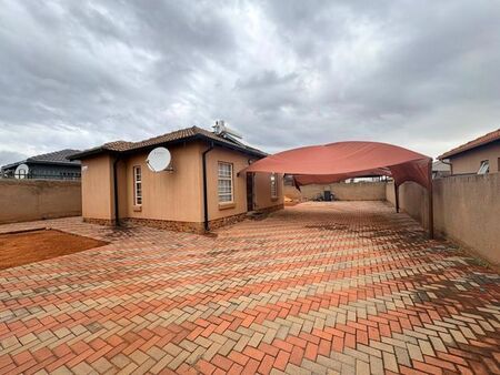 2 Bedroom house to rent in The Orchards, Akasia