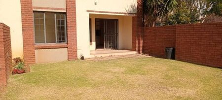 2 Bedroom townhouse - sectional to rent in Mooikloof Ridge, Pretoria