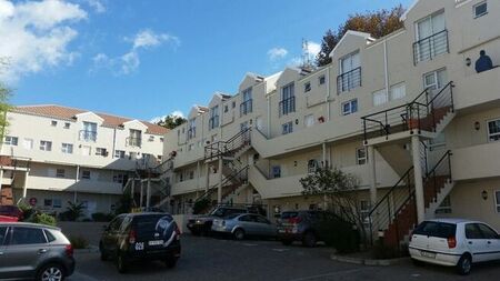 2 Bedroom flat to rent in Wynberg, Cape Town
