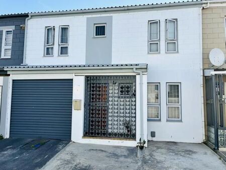 3 Bedroom Townhouse in Ruyterwacht