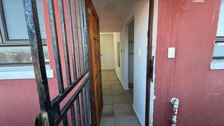 1 Bedroom apartment to rent in Grassy Park, Cape Town