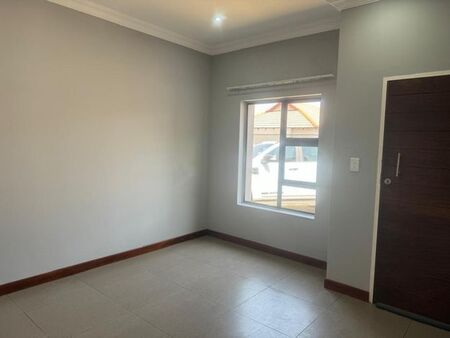 3 Bedroom townhouse - sectional to rent in Trichardt, Secunda