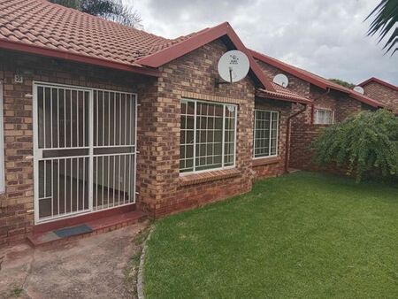 3 Bedroom townhouse - sectional to rent in Meyerspark, Pretoria