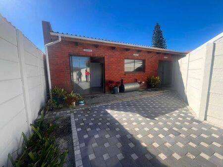 1 Bedroom semi-detached cottage to rent in Ottery, Cape Town