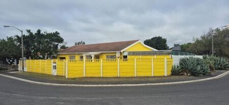 3 Bedroom house to rent in Zeekoevlei, Cape Town