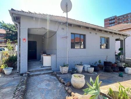 2 Bedroom house to rent in Umbilo, Durban