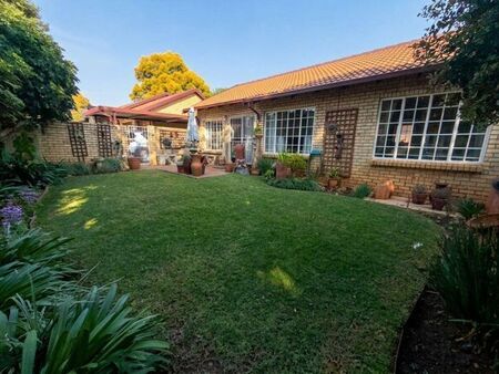 2 Bedroom townhouse - sectional to rent in Die Wilgers, Pretoria