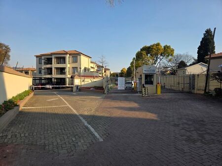 1 Bedroom townhouse - sectional to rent in Weltevreden Park, Roodepoort