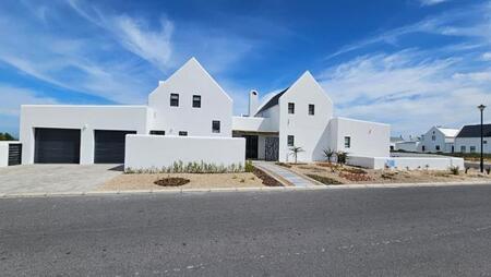 3 Bedroom House in Dwarskersbos