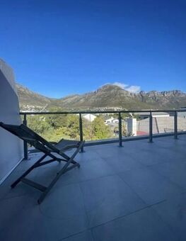2 Bedroom Penthouse in Hout Bay Central