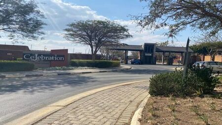 Bachelor Apartment to rent in North Riding Ah, Randburg