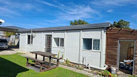 1 Bedroom cottage to rent in George South