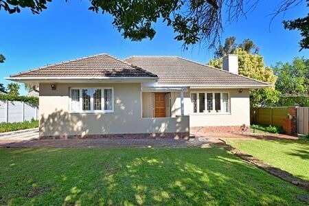 2 Bedroom house to rent in Bergvliet, Cape Town