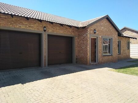 2 Bedroom townhouse - sectional to rent in Riversdale, Meyerton
