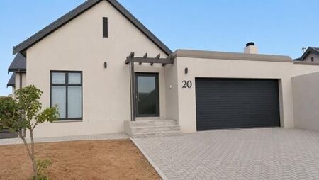 3 Bedroom House in Mount Royal Golf Estate