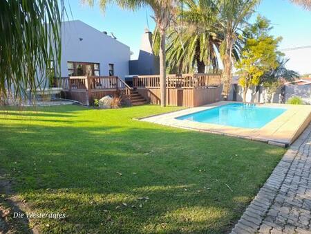 6 Bedroom House in Humansdorp