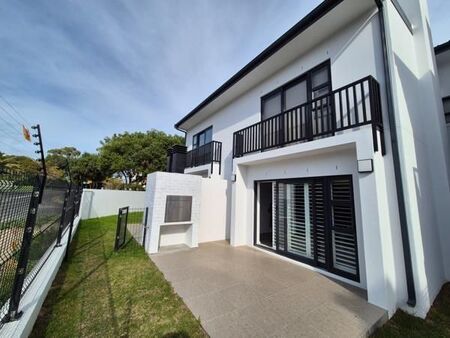 3 Bedroom Duplex in Hout Bay Central