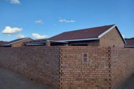2 Bedroom Townhouse in Rhodesdene