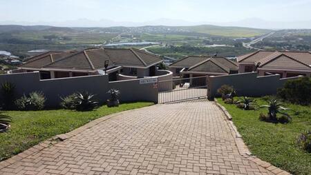 4 Bedroom House in Hartenbos Heuwels