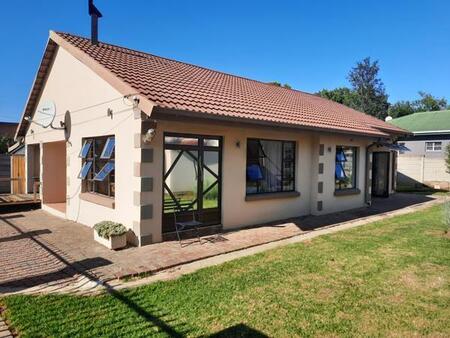 3 Bedroom House in Eureka
