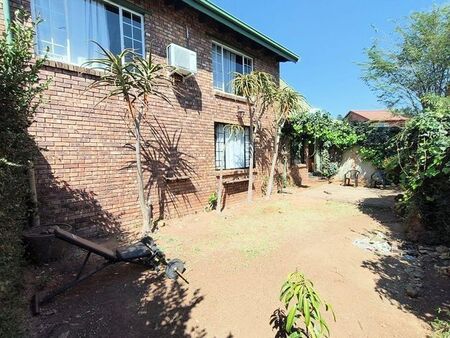 4 Bedroom duplex townhouse - sectional to rent in Weavind Park, Pretoria