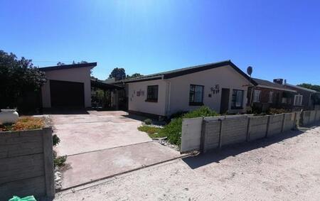 2 Bedroom House in Dwarskersbos