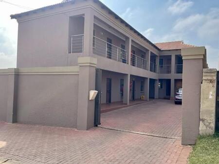 Bachelor apartment in Jabulani