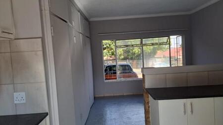 Bachelor apartment in Wonderboom South