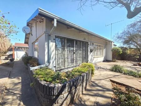3 Bedroom House in Vanderbijlpark Cw5