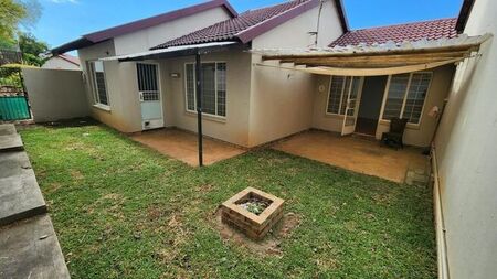 2 Bedroom townhouse - sectional to rent in Sundowner, Randburg